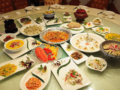 圍桌餐.jpg